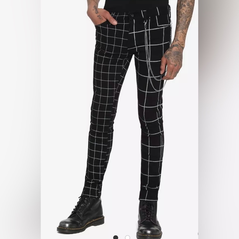 Hot Topic black and white double grid stringer skinny  jeans Mens size 26. NWOT